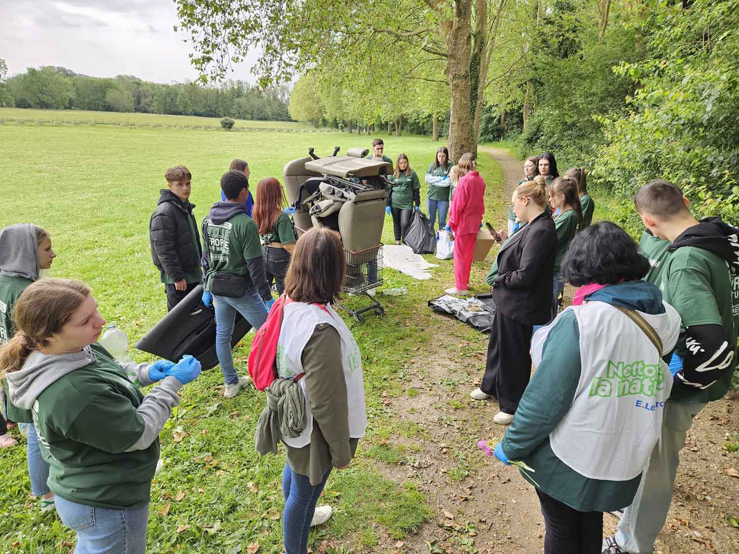 clean-walk-a-Val-de-Reuil-apprentis-vendeurs-CFAie-1