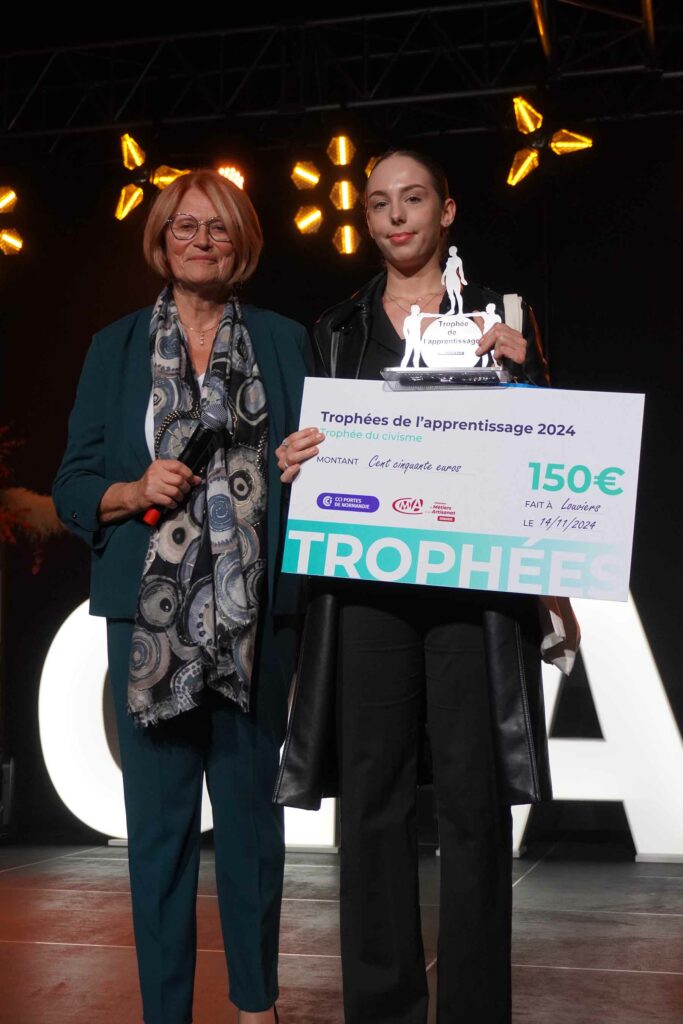 Margot VILLERS serveuse - Trophees apprentissage 2024 CFAie
