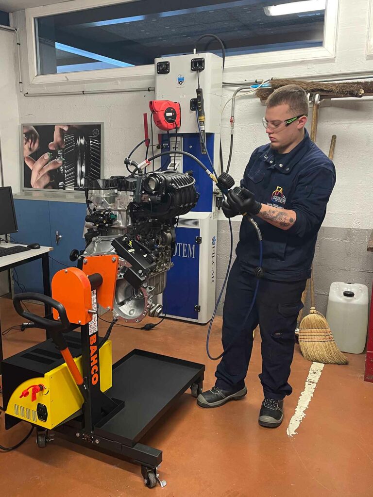 Concours Worldskills - Louis apprenti mecanique auto en apprentissage CFAie