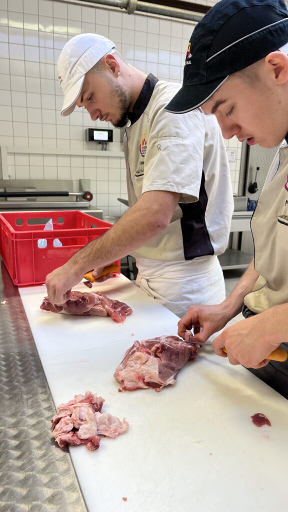 CFAie - CFA Normandie - Apprentis Boulangers Hambourg - cours de boucherie